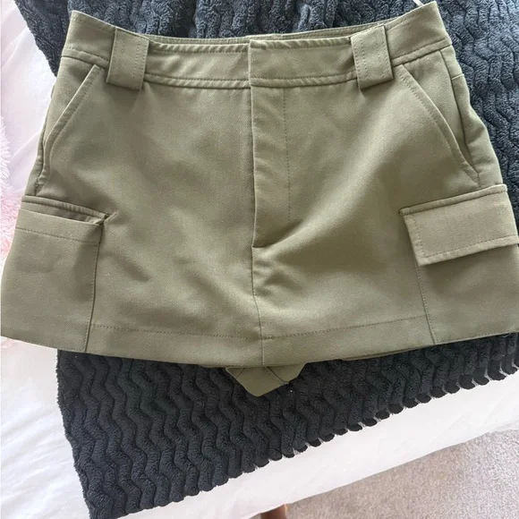 Zara Olive Green Women's Cargo Shorts - Picture 6 of 7